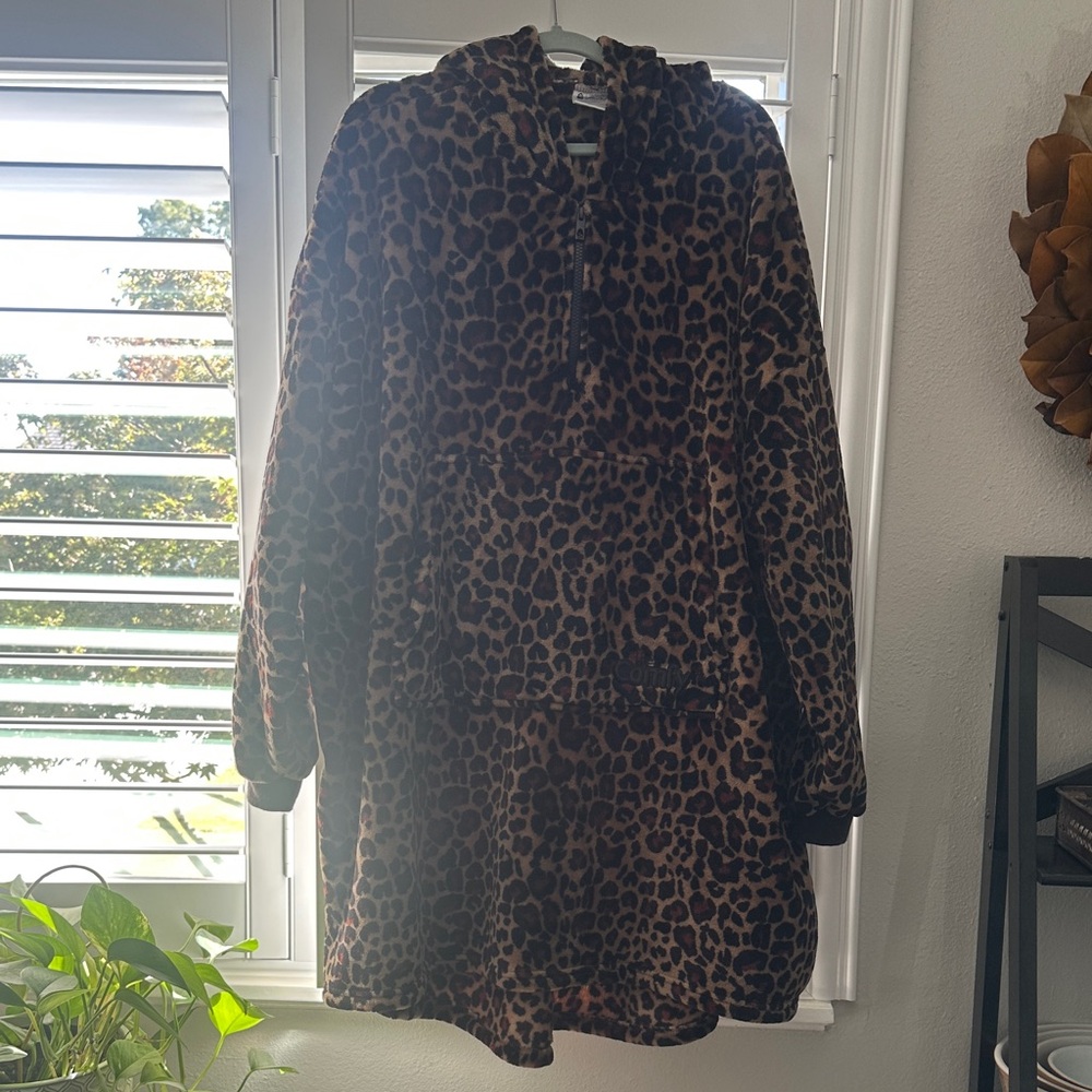 The Comfy Leopard Print Hoody Robe/Blanket